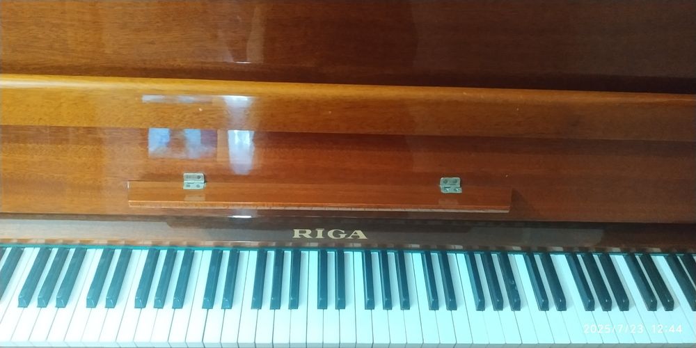 Продается пианино RIGA