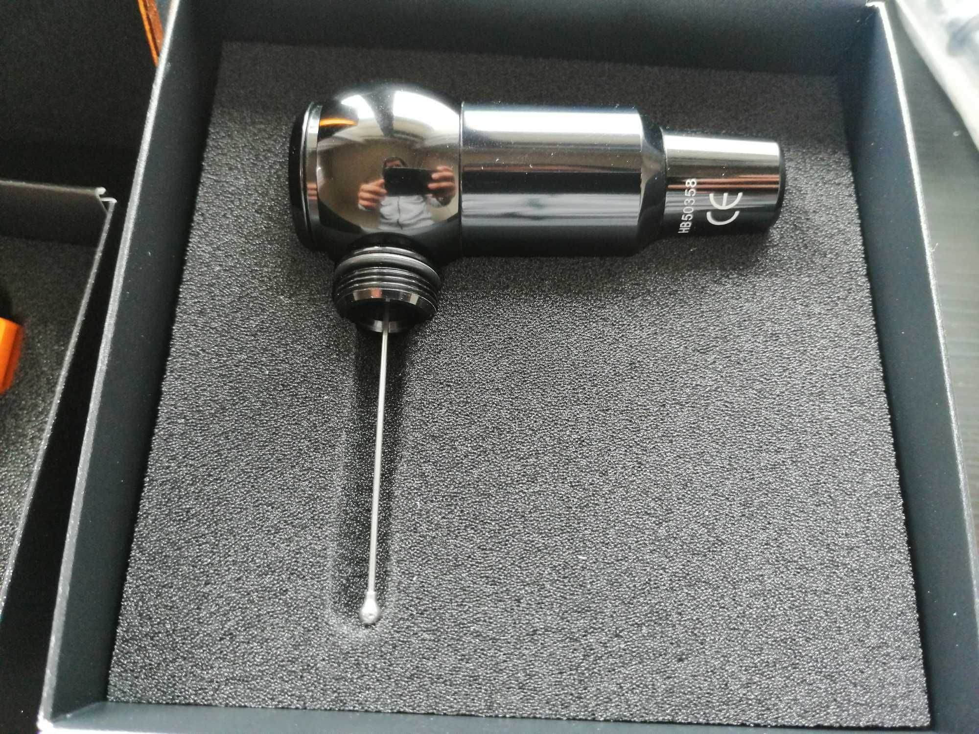 Cheyenne Tattoo Machine HAWK Drive Thunder / Black + Grip.