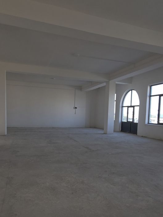 3 qavatli savdo markazi. G'ijduvon markazi Yu.Hamadoniy ko'chasi