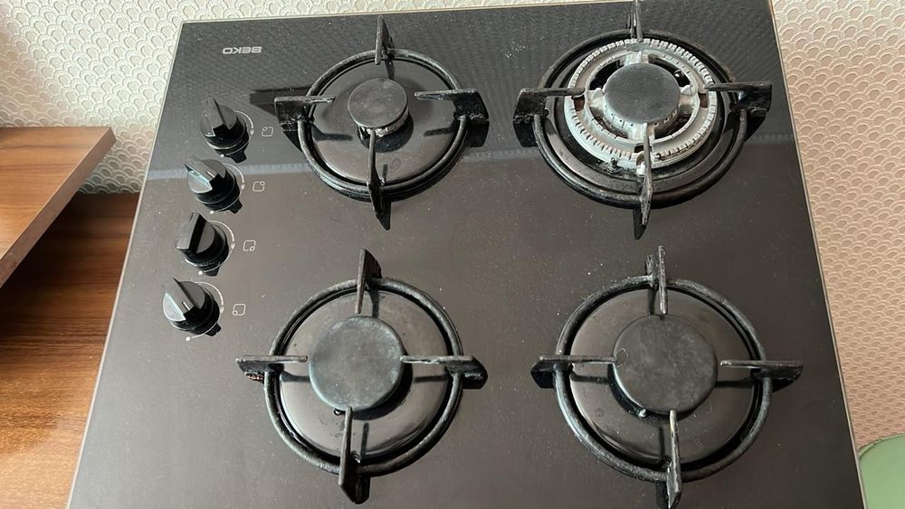 Стеклокерамическая варочная панель, газовая, 4 комфорки, фирма BEKO
