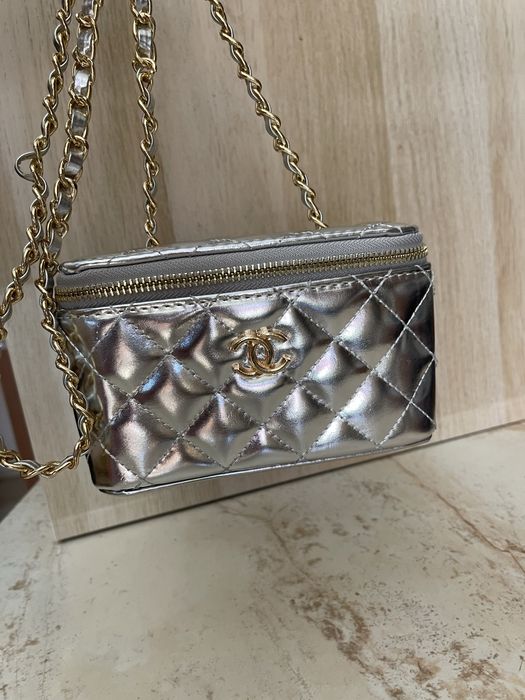 Чанта Chanel тип мини куфарче сребриста