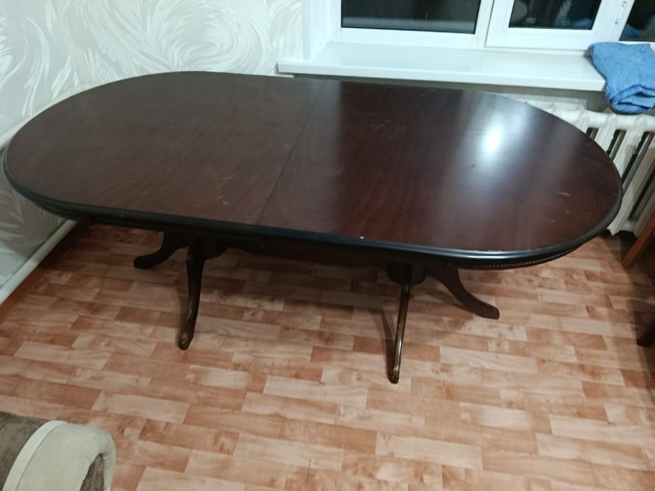 Стол для гостей, не раздвижной, производства Малайзия