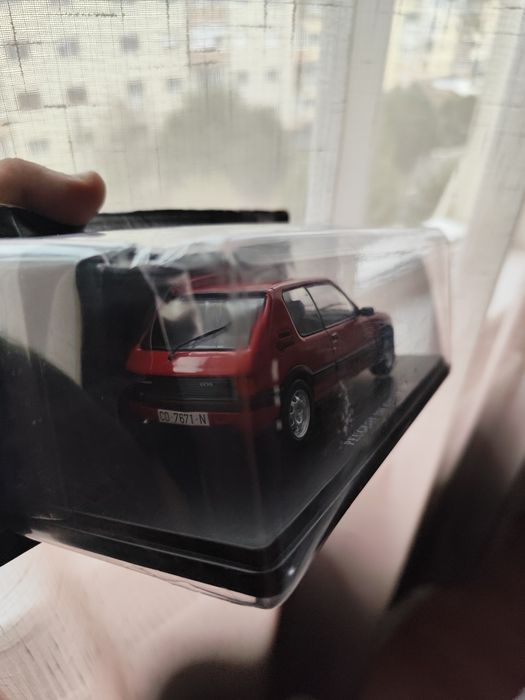Vând macheta Peugeot