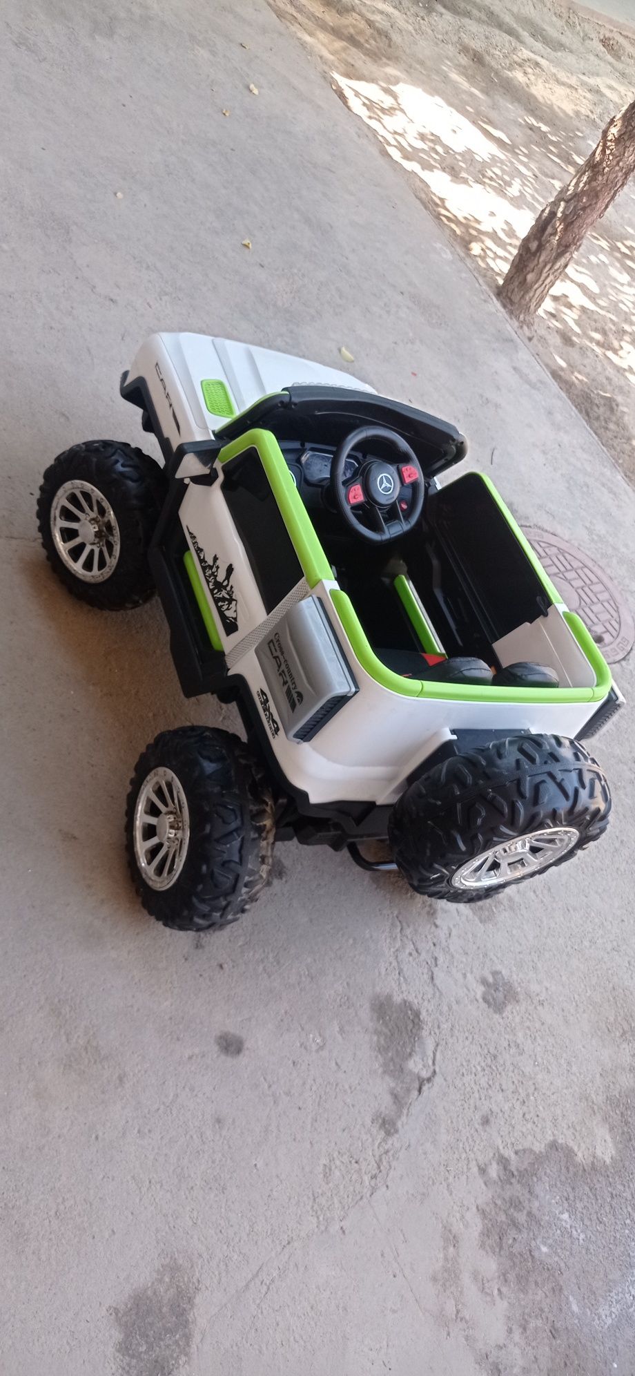 Yosh bolalarga elektr moshina mers