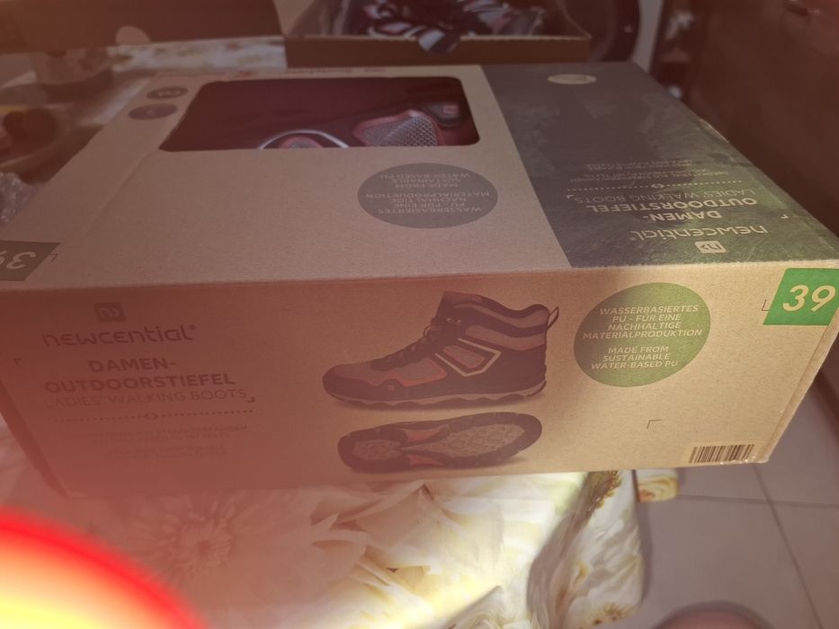 Дамски туристически обувки