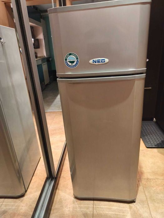 Хладилник с камера NEO