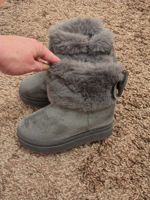 Ghete damă ,mărime 36 ,preț 100 Ron