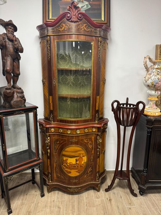 Vitrina deosebita din lemn masiv, cu intarsii si elemente bronz