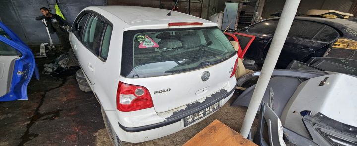 Aripa fata stanga Volkswagen VW Polo a 4-a generatie 9N
