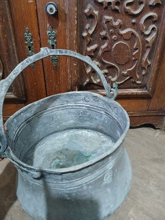 Galeata din cupru anii 1850 intacta