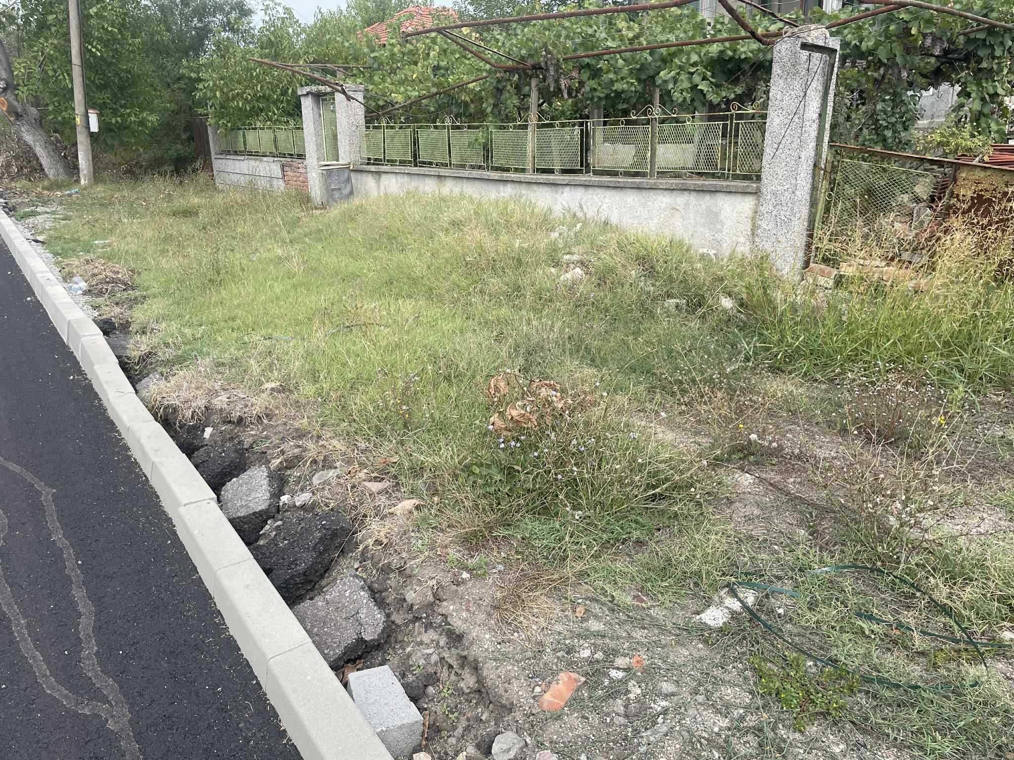 Продавам двуетажна къща в село Роза
