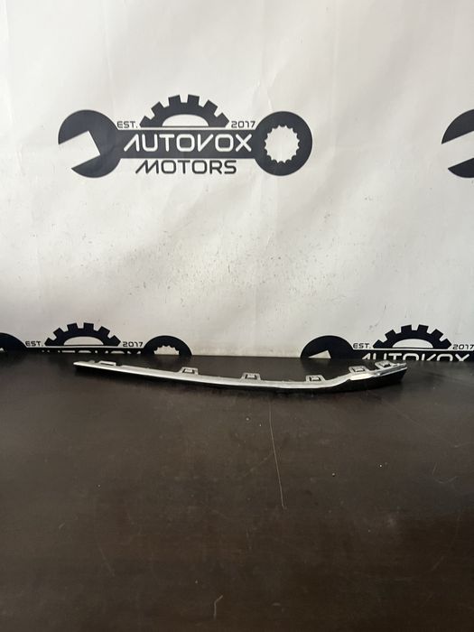 Ornament crom stanga bara fata Vw Passat B8 Highline