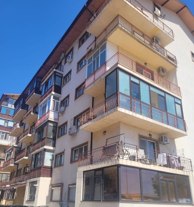 Vand apartament 3 camere si loc parcare subteran