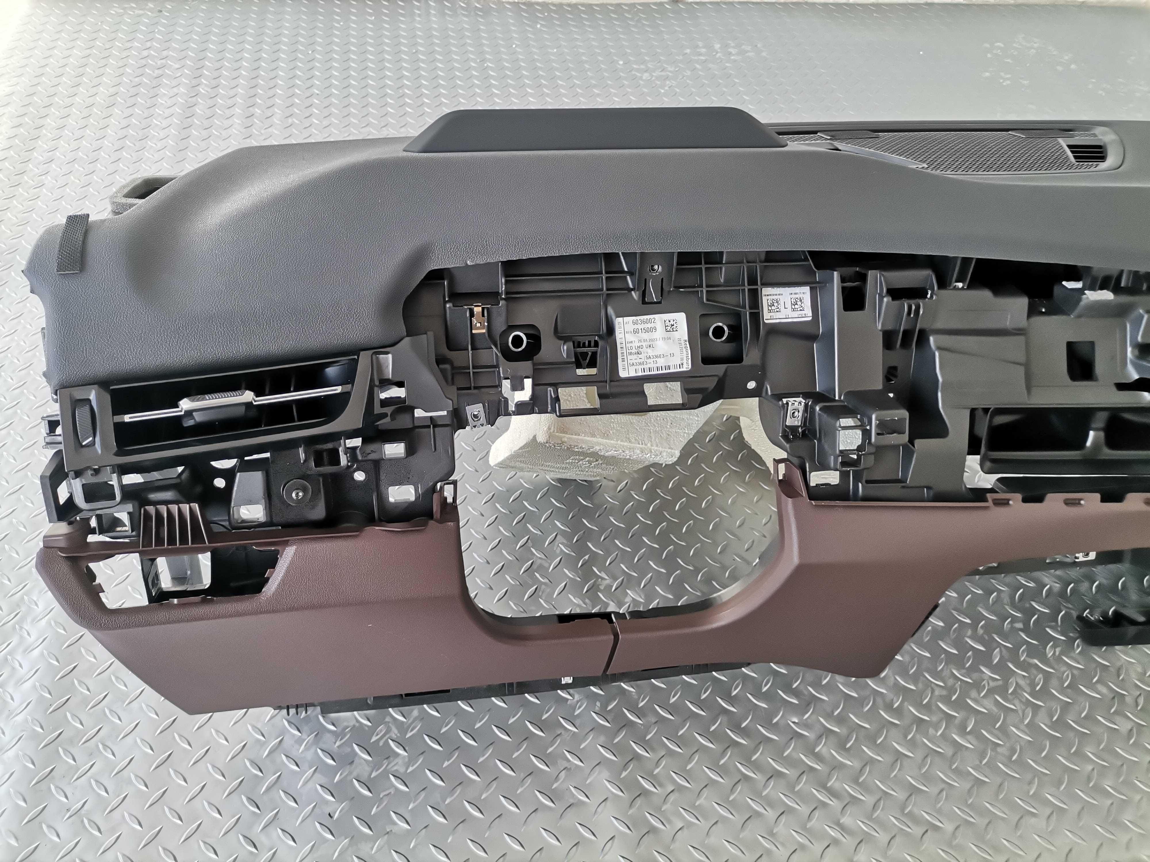 Ново Табло BMW X2 U10 X1 U11 iX1 iX2 HUD Черно + Mokka