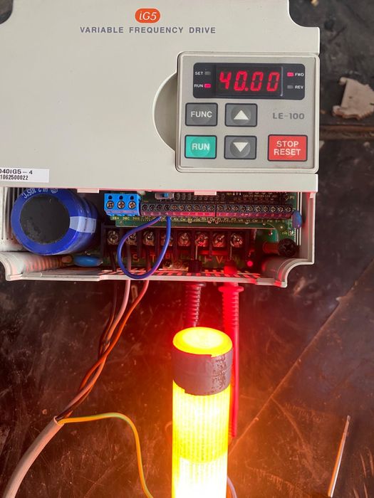 Invertor electric LG SV040IG5A-4