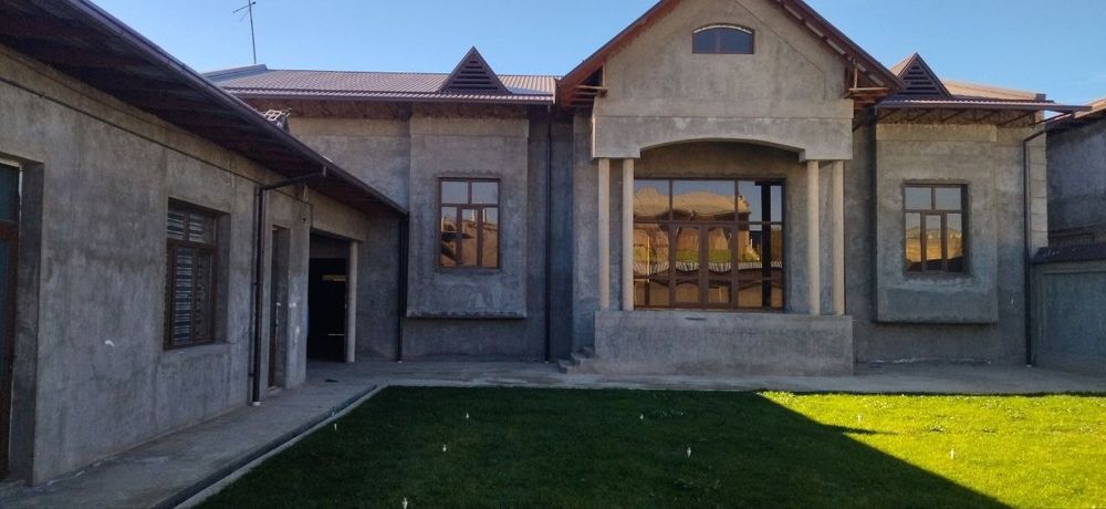 Yahgi qurildan 8 sotxlik uy variantga sotiladi