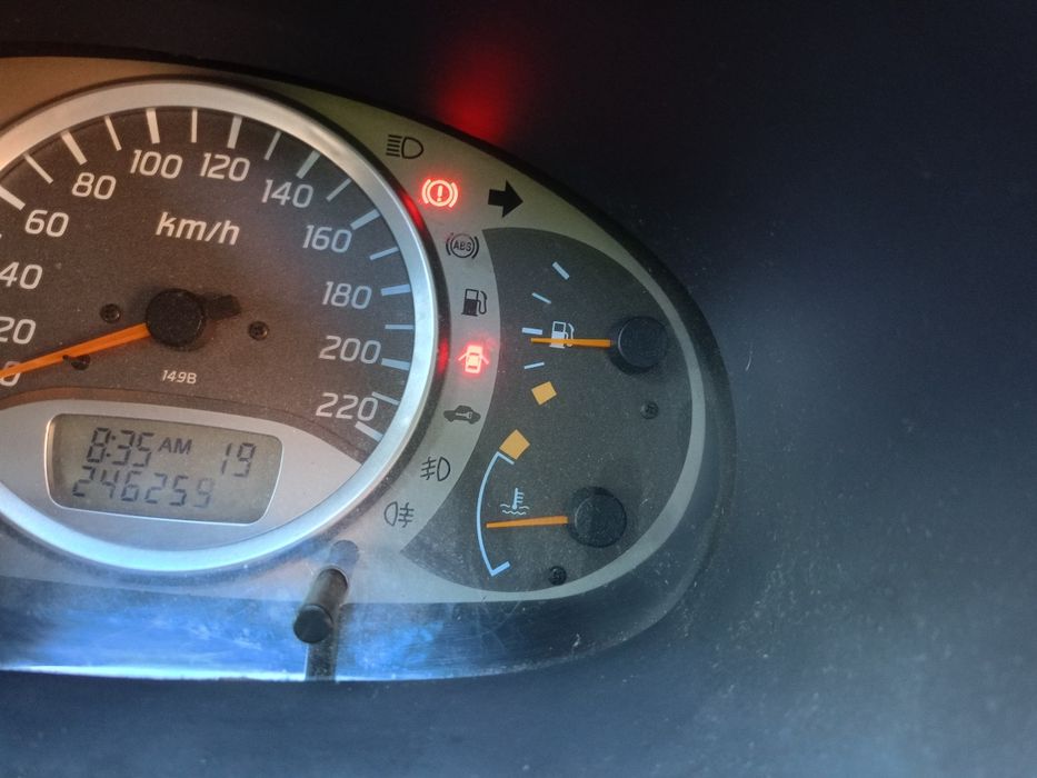 Nissan Almera Tino 1.8 бензин/газ