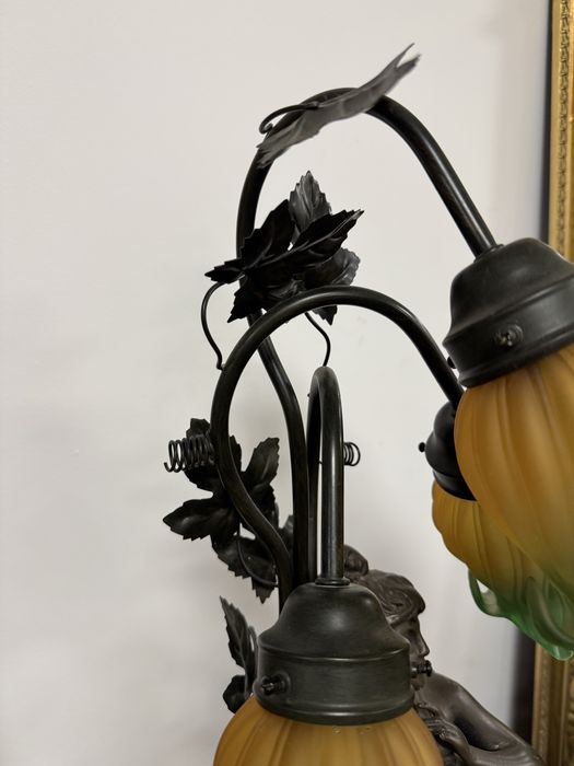 Lampa din polirasina cu 3 abajururi