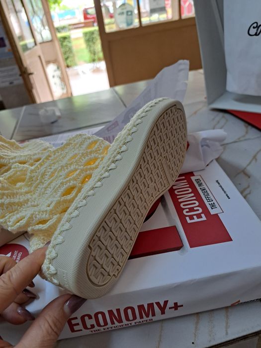 Ghetuțe crosetate manua,realizate pe comanda,din fir de bumbac .