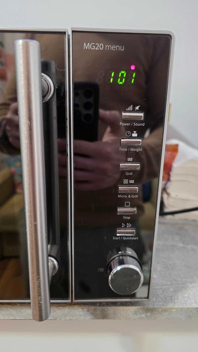 Cuptor cu microunde 800w