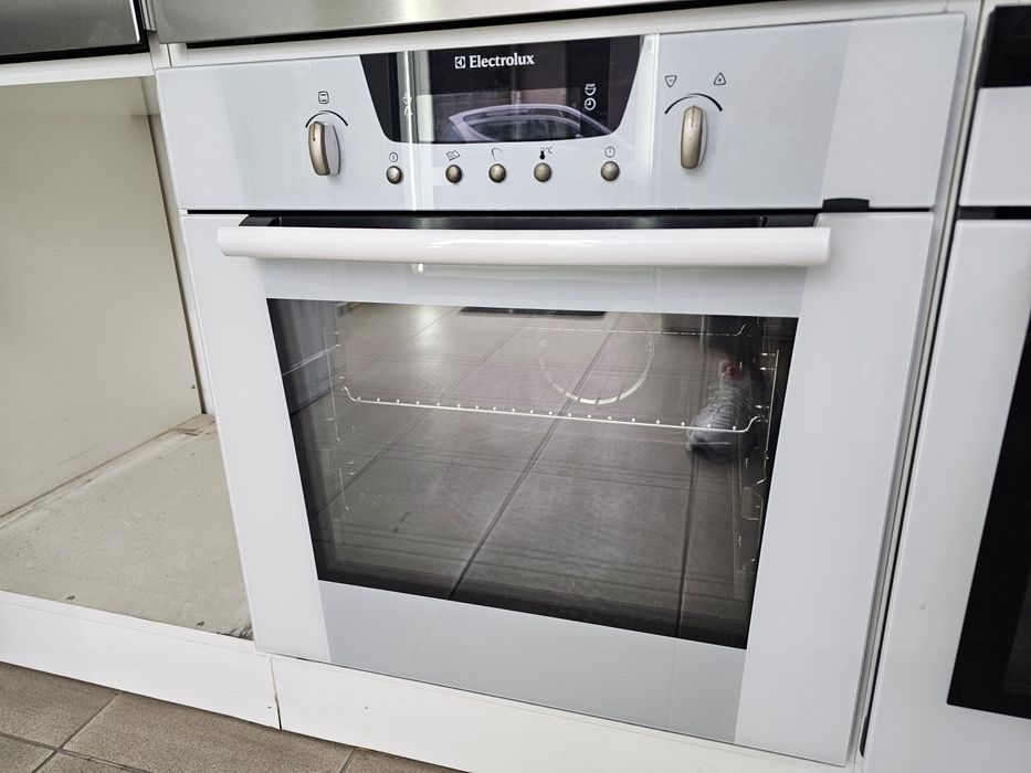 Black Friday Фурна за вграждане с пиролиза Electrolux EOC6690W