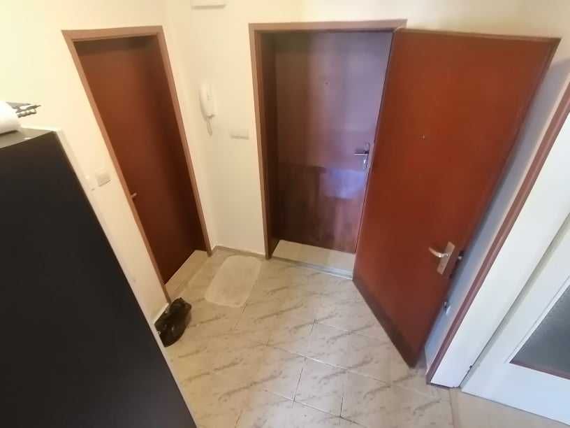 Дава се под наем Двустаен апартамент в Бургас, Възраждане - 52 кв.м за 255 € - Снимка #2