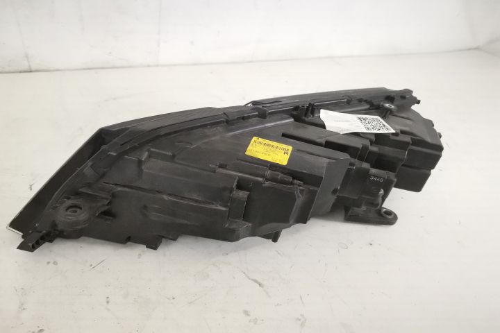 Фар Дясно Оригинален LED Авариран Шкода / Skoda Octavia 3 [фейслифт] Д