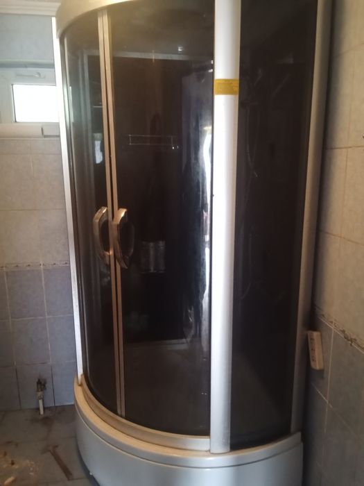 Продам Аристон на 100литров и душевую кабинку самовывоз