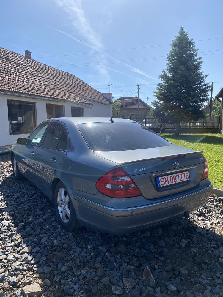 Mercedes-Benz E220