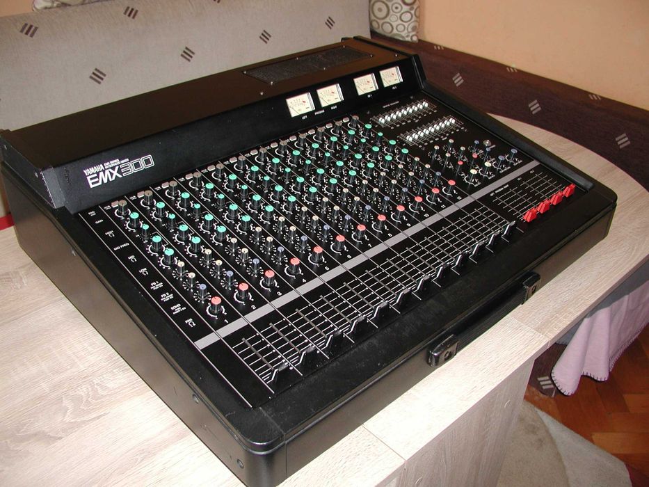 mixer amplificat Yamaha EMX300 cu FX