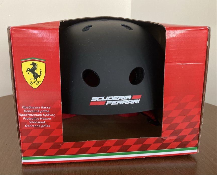 Детска каска Ferrari