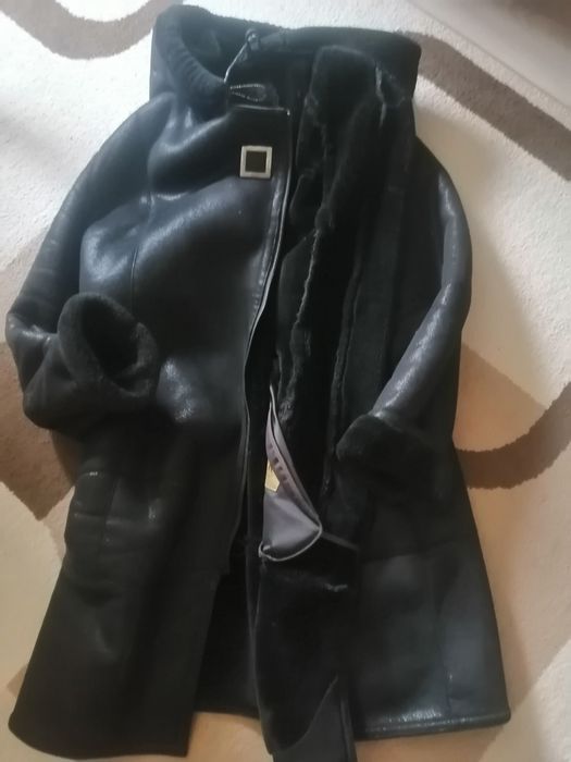 Продаю эко дублёнку и полушубок эко норка. Цвет шоколад тёмный. В отли