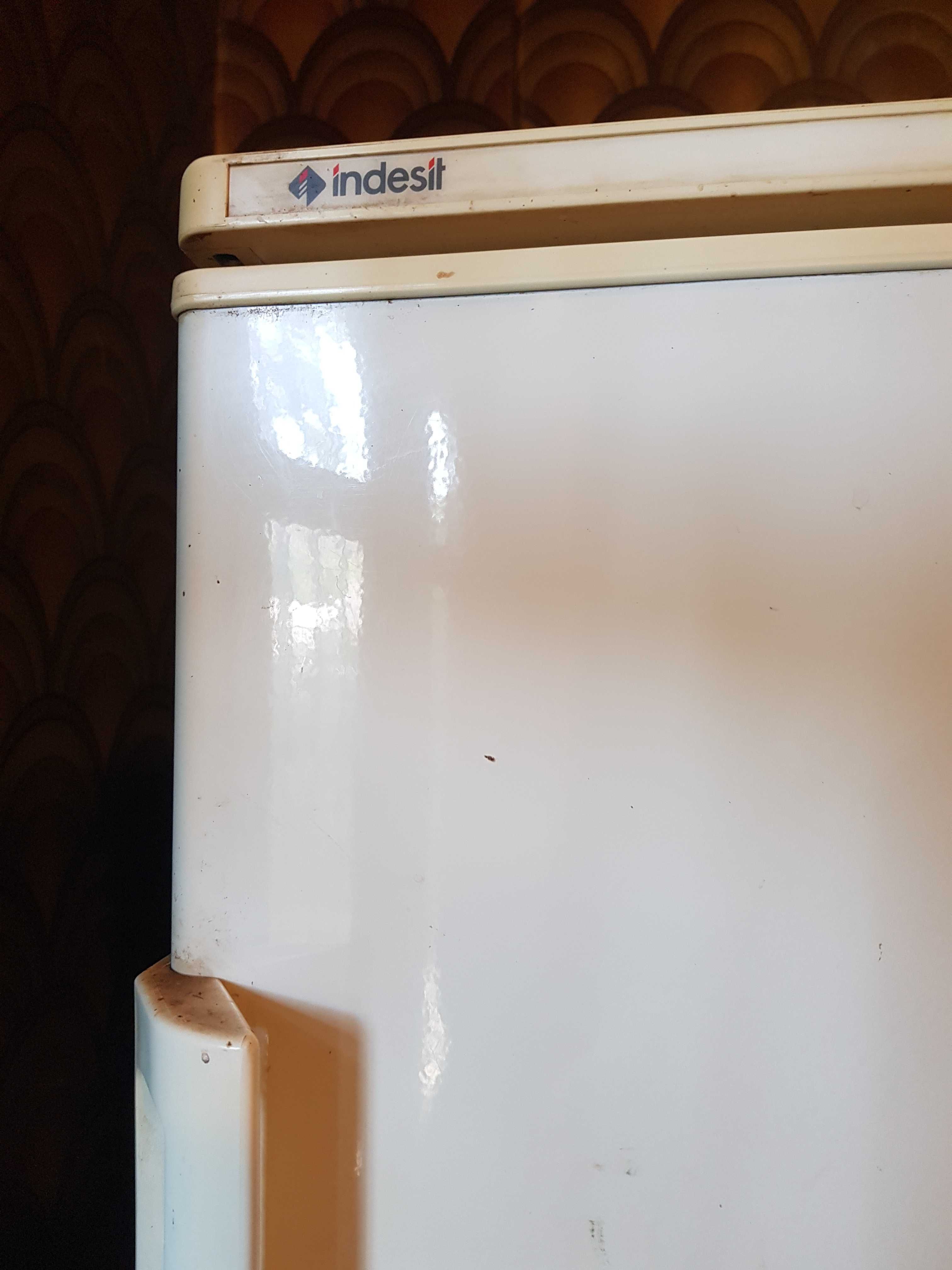 Продам холодильник Indesit