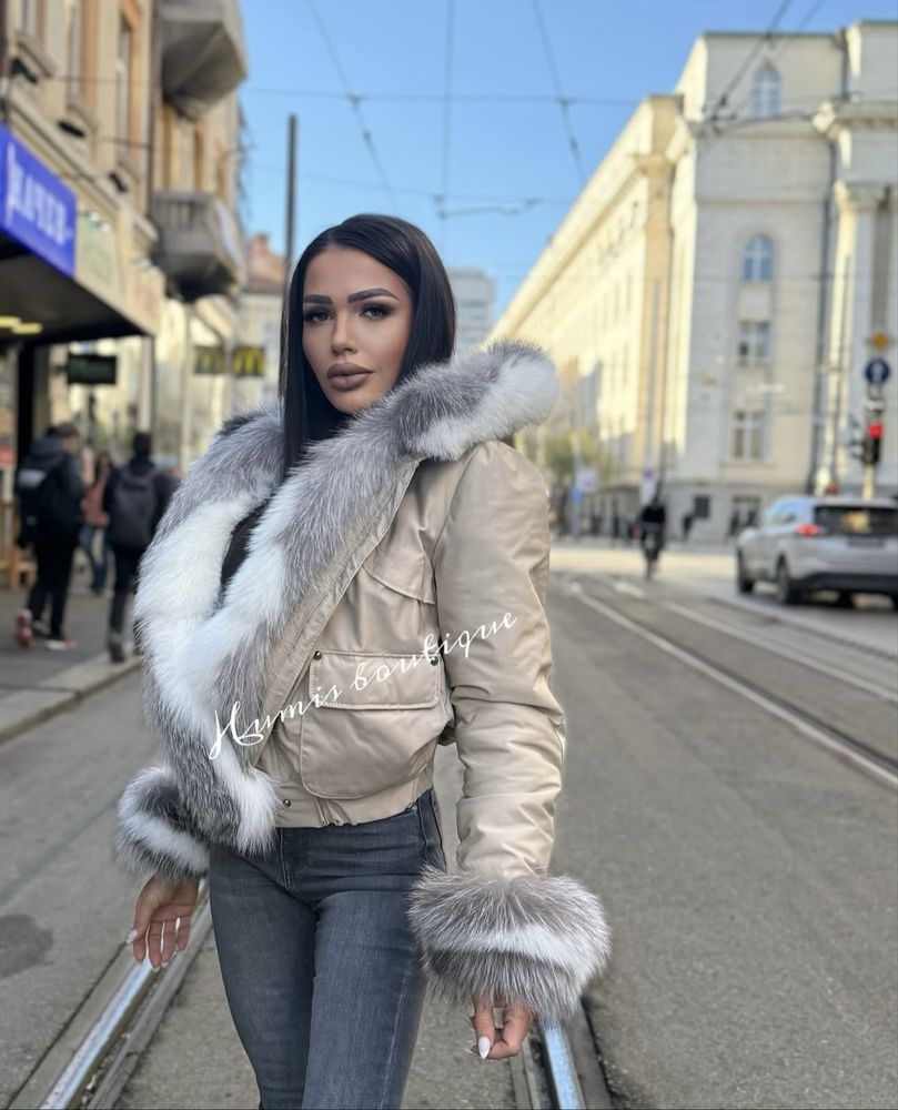 Яке с естествена лисица