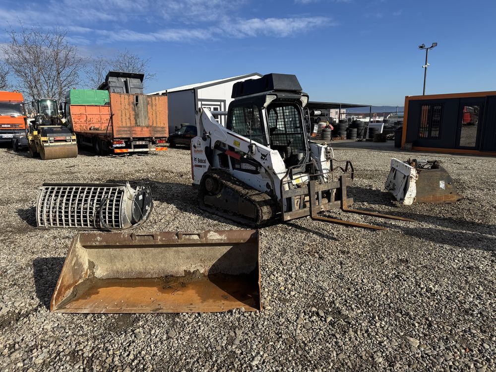 Bobcat T590 șenilat 3,5T 2014 cu accesorii furca, cupa, freza, malaxor