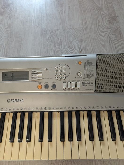 Vând orga Yamaha perfect funcțională