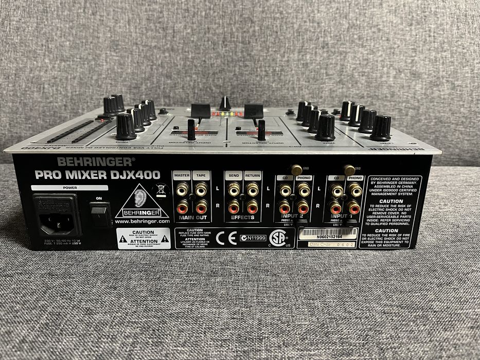 Dj пулт Behringer DJX 400