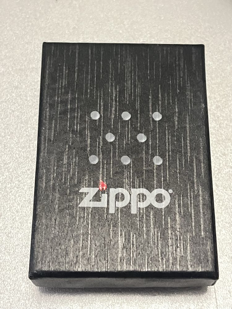 Продам зажигалку ZIPPO