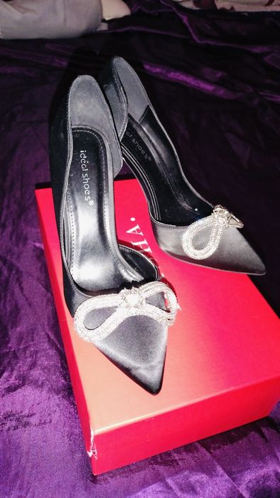 Pantofi satin eleganți cu fundiță din pietre