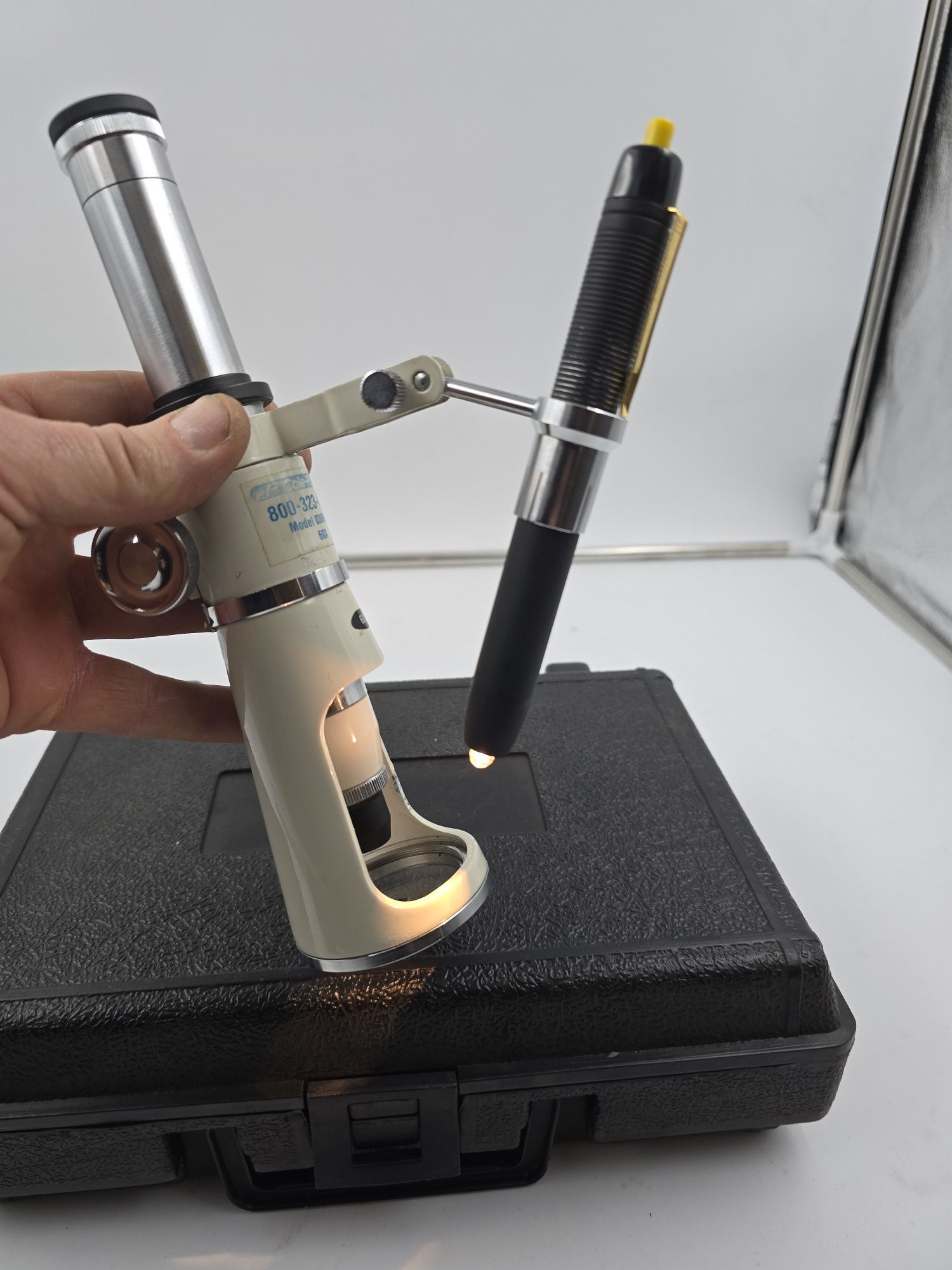 Microscop portabil