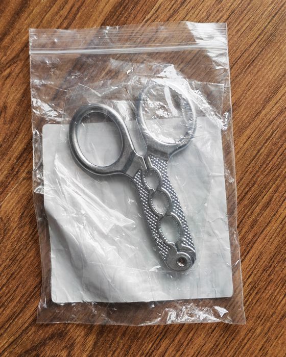 Bu zanglamaydigan po'latdan yasalgan qulay kungaboqar urug'i va yerfıs