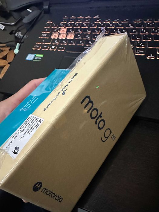 Motorola G05 64GB + Слушалки