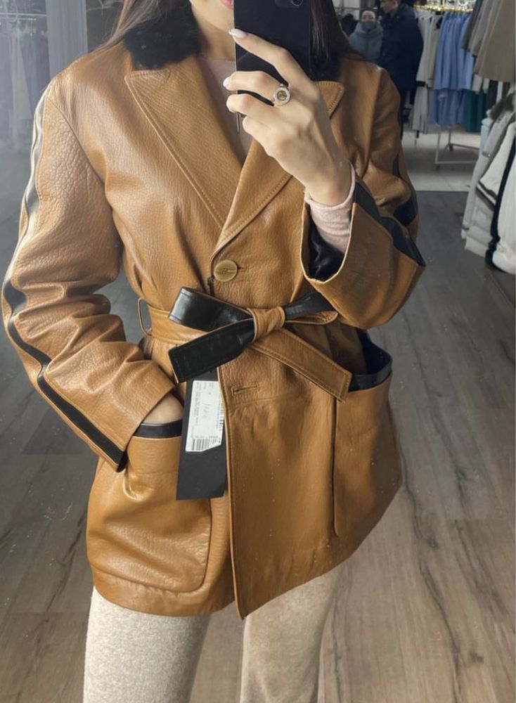 Куртка кожаная в стиле Max Mara с норковым воротником