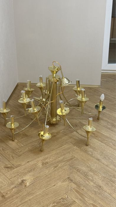 Люстра шестнадцатирожковая