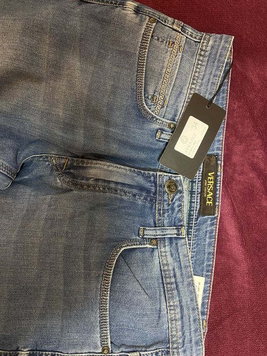 Продавам оригинални дънки “Versace”