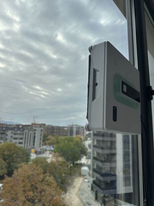 Робот за почистване на прозорци