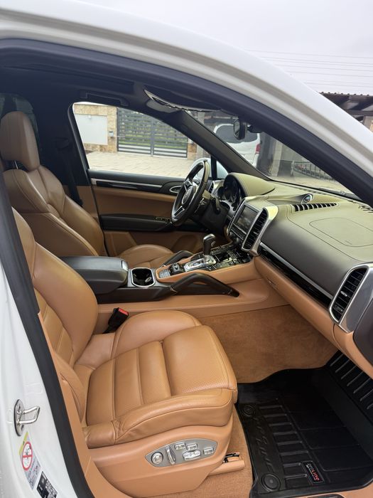Porsche Cayenne Facelift 3.0 Diesel Chrono Pano Suspensie Full Led