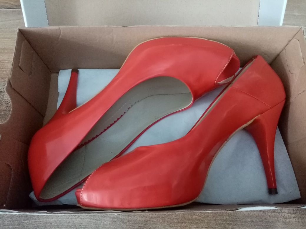 Pantofi piele lacuita