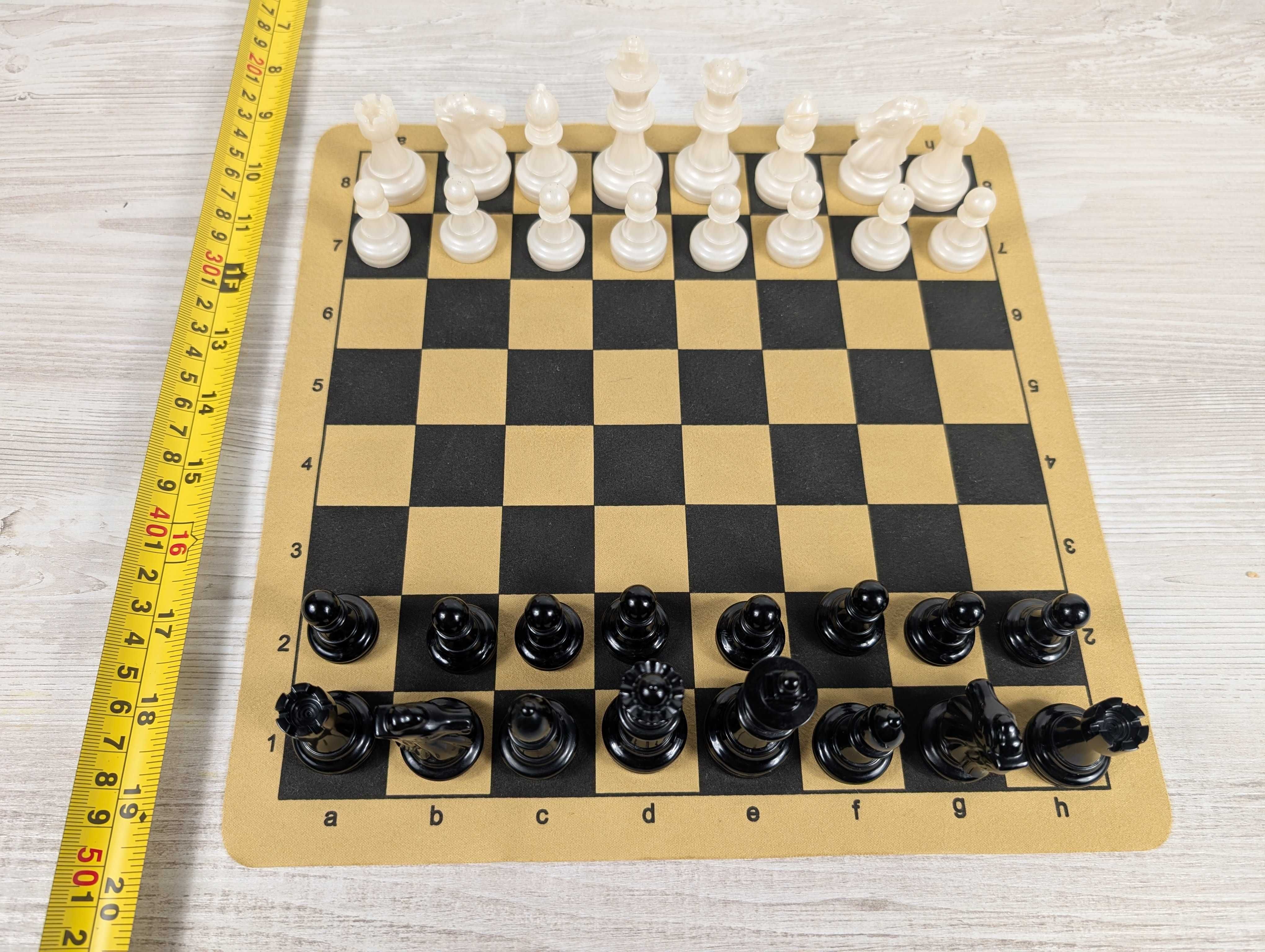 Set Piese de Șah Și Dame din Rășină ALB/NEGRU (Ideal pentru cadou)