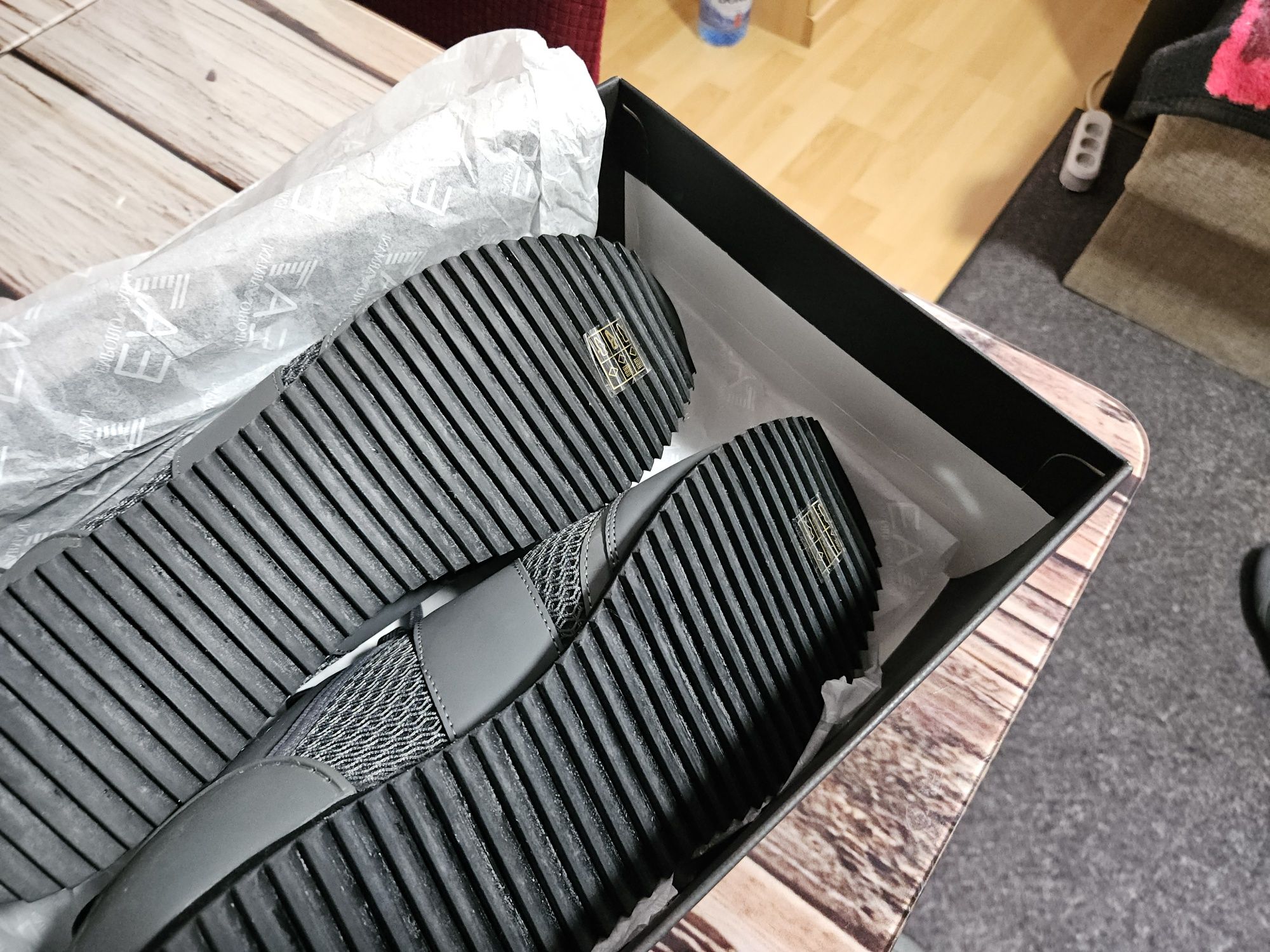 Vând adidași Emporio Armani EA7